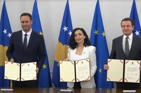 Krerët e shtetit nënshkruajnë aplikimin e Kosovës për anëtarësim në Bashkimin Evropian