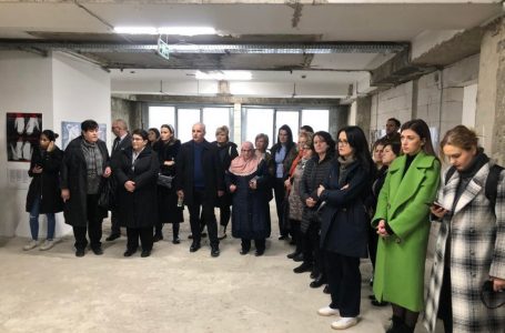Dita e të Drejtave të Njeriut shënohet me ekspozitën “Gjithë lotët tanë”, kërkohet zbardhja e fatit të të zhdukurve