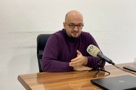 Shala për sulmin në veri: Një pjesë të fajit e ka edhe KFOR-i, të cilët janë të thirrur për garantim të lëvizjes së lirë