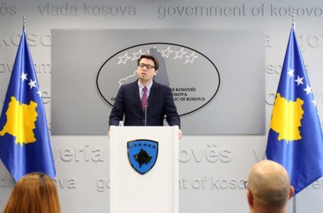 Ministri Murati thotë se në kuadër të pagës bazë janë edhe shtesat për punëtorët e sektorit publik