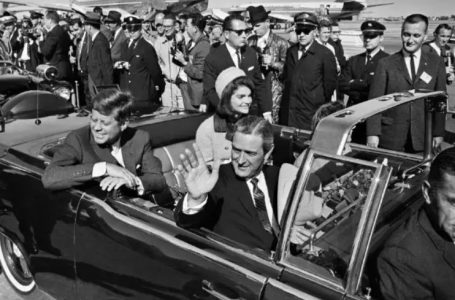 Kush e vrau JF Kennedy? 7 teoritë mbi vrasjen e presidentit amerikan