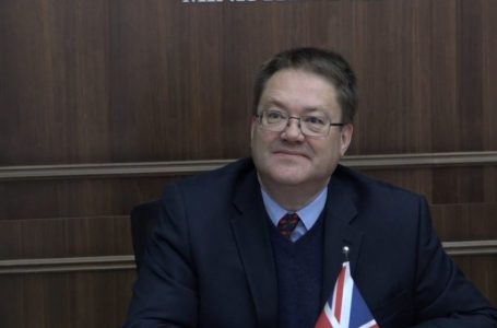Ambasadori Abbott: Zgjidhja e situatës në veri kërkon durim