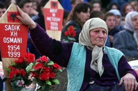 Kështu u prezantohet Masakra e Reçakut studentëve serbë, në librin e tyre të historisë