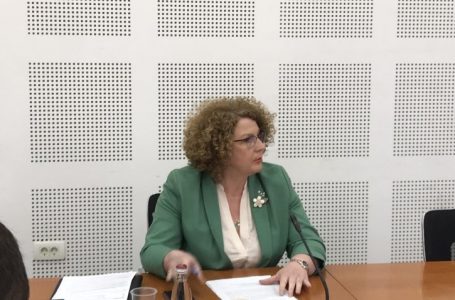 Ministrja Rozeta Hajdari viziton komunën e Gjakovës