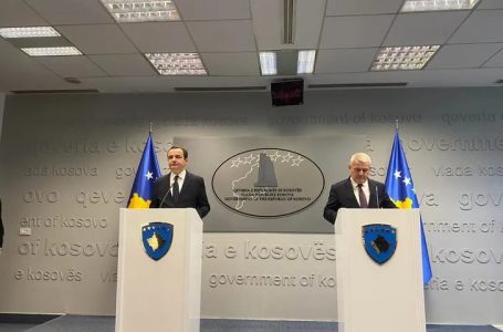 Sveçla: Kishte shkëmbim zjarri në afërsi të Ujmanit, besoj së shpejti do të hiqen barrikadat