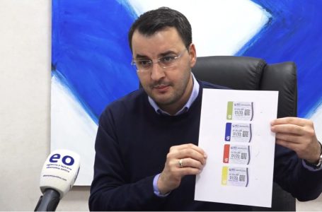 Nga janari i vitit të ardhshëm ndryshon ngjyra e stikersave për targat