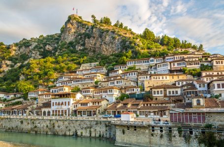 Turizmi në rritje, në janar-prill Shqipërinë e vizituan rreth 1.7 milionë të huaj