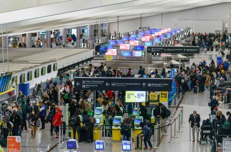 Linjat ajrore anulojnë 5700 fluturime në ShBA, shkak moti ekstrem  
