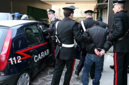 Arrestohet i shumëkërkuari shqiptar në Napoli, e “tradhtuan” cigaret