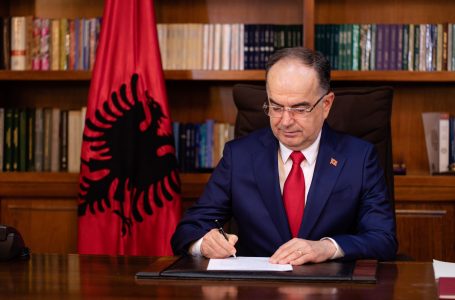 Begaj: Përgëzoj prindërit dhe mësuesit që përcjellin te fëmijët shqipen