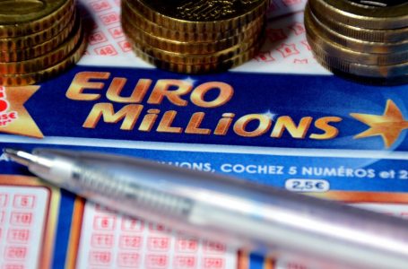 Mbi 100 persona nga një fshat belg fitojnë 143 milionë euro në lotarinë EuroMillions