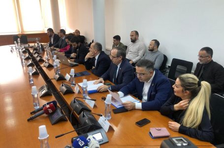 Radoniqi s’flet për sigurinë në veri, thotë se është ftuar vetëm për raportin financiar të KQZ-së
