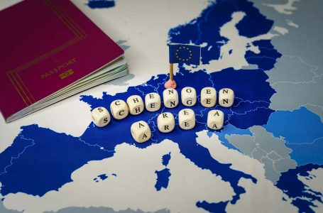 Cilat dokumente duhet t’i keni për të hyrë në zonën Schengen?