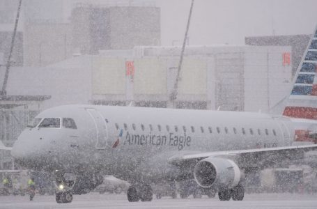 Stuhia “apokaliptike” në ShBA/ Anulohen mijëra fluturime, kaos në aeroporte