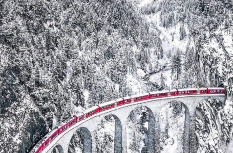 Treni i kuq i Krishtlindjeve, udhëtimi magjik nëpër 55 tunele dhe 196 ura
