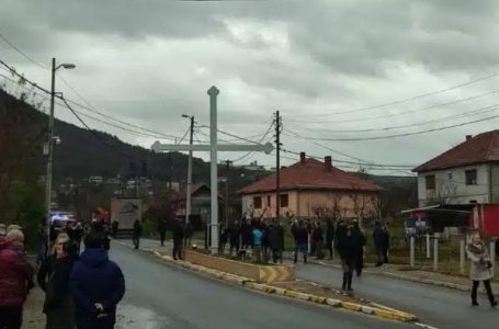 ​Raportohet për dy shpërthime të fuqishme dhe gjuajtje me gurë ndaj gazetarëve në Veri