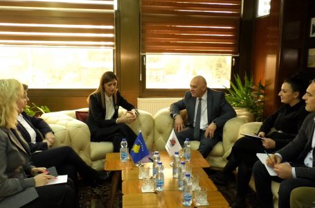 Ministrja e Drejtësisë Albulena Haxhiu vizitoi sot komunën e Gjakovës