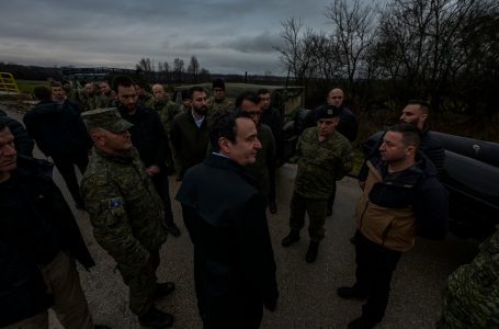 Kurti në Istog për t’i parë nga afër vërshimet: Qëndrojmë pranë banorëve