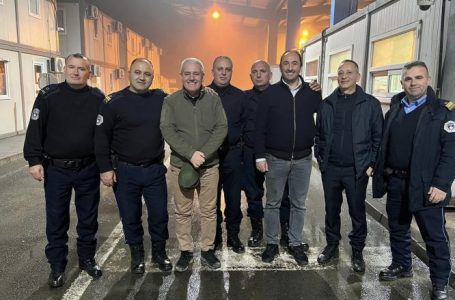 Sveçla takoi policët në Mitrovicë: Do të vazhdojmë punën e angazhimin tonë me përkushtim të plotë