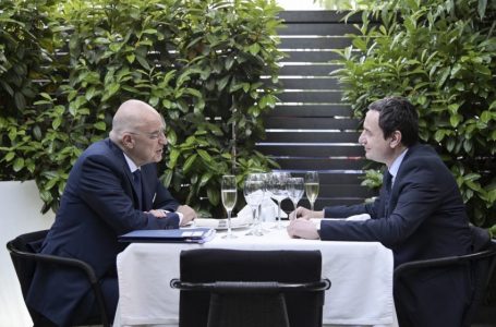 Dendias telefonon Kurtin: Folëm për krizën në veri dhe dialogun e Brukselit