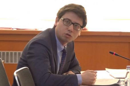 Ministri Murati propozon që t’ju falen 100 eurot e para çdo tatimpaguesi në vend