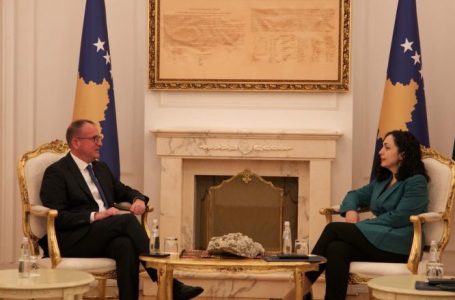 Taravari pritet në takim nga presidentja Osmani, flasin për situatën në veriun e Kosovës