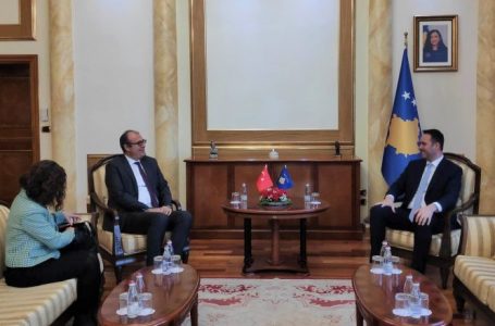 Ambasadori i Turqisë përfundon mandatin, Konjufca e falënderon për thellimin e marrëdhënieve mes dy vendeve