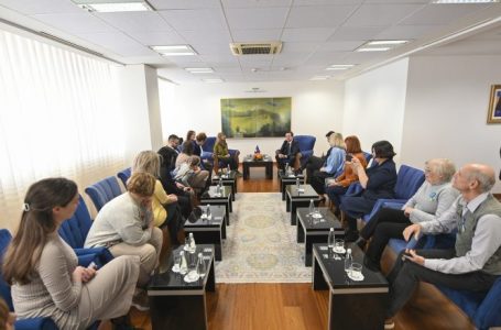 Kurti takon gazetarët ukrainas në Kosovë