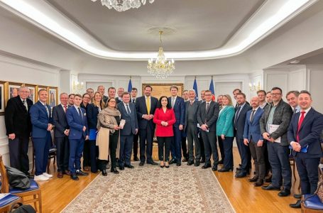 Osmani takon Grupin e Miqësisë Austri-Kosovë, u flet për pengesat e Serbisë në dialog