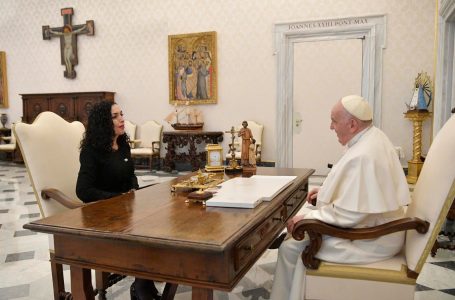 Presidentja Osmani takon Papa Françeskun në Vatikan