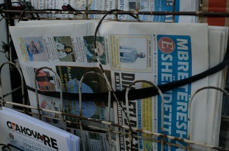 Në mungesë të gazetave të shtypura në Kosovë, ato sillen nga Shqipëria