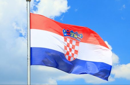 Kroacia edhe zyrtarisht bëhet pjesë e Eurozonës dhe Schengenit
