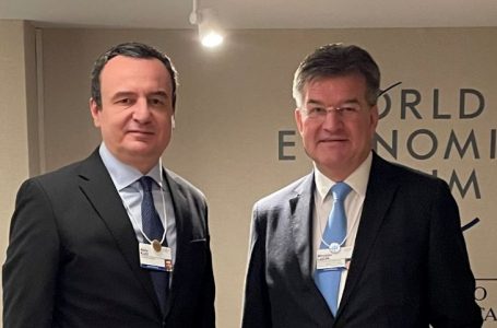 Lajçak takohet me Kurtin në Davos: Folëm për hapat e ardhshëm në dialog për normalizimin e marrëdhënieve