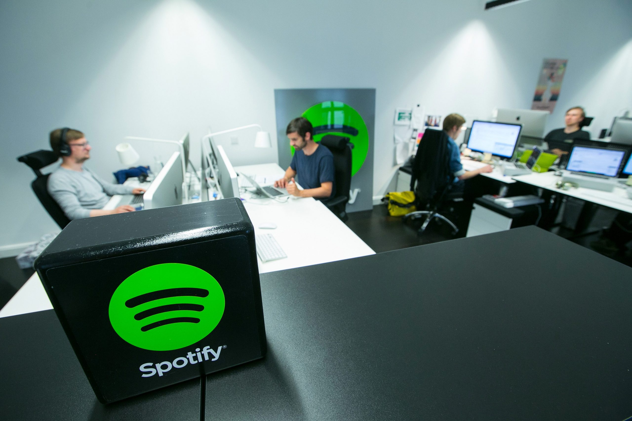 Spotify do të shkurtojë numrin e stafit duke filluar nga kjo javë