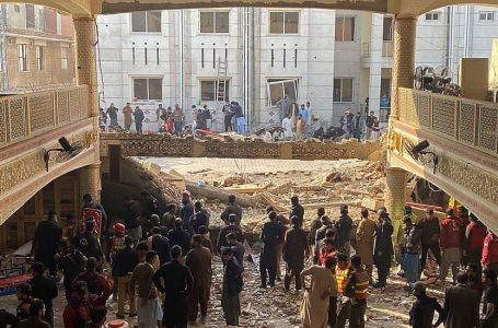 Shpërthim në një xhami të Pakistanit, të paktën 32 të vrarë 