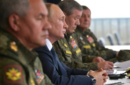 Bloomberg: Putin po përgatit një sulm të ri ndaj Ukrainës në shkurt ose mars