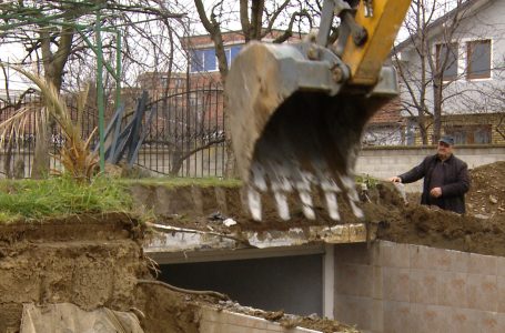 Familja Morina mbetet pa oborr, i rrënohen edhe garazhat