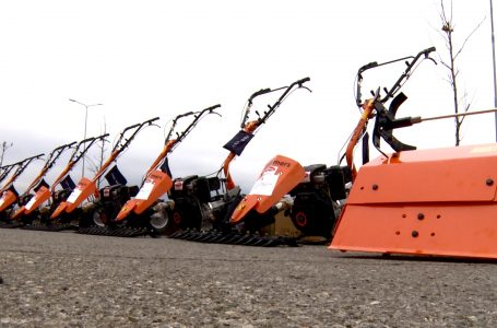 Komuna e Gjakovës përkrahë fermerët me freza dhe motokultivator