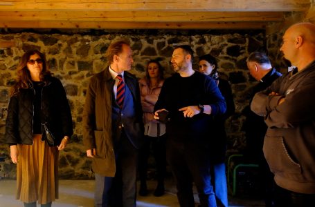 Amabsadori i Suedisë në Kosovë, Jonas Westerlund, ka vizituar kullën e Drane Bojaxhiut