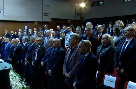 Komuna e Gjakovës mban seancë solemne për nder të 15 vjetorit të pavarësisë së Kosovës