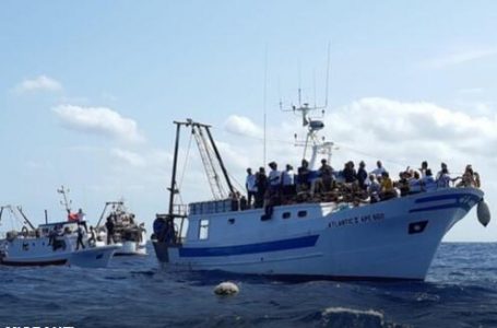 Përmbyset anija me emigrantë në Itali, 30 të vdekur