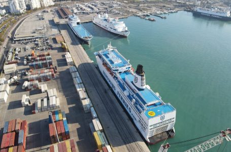Pas motit të ligë, pritet që të rinisë lundrimi i anijeve në Portin e Durrësit