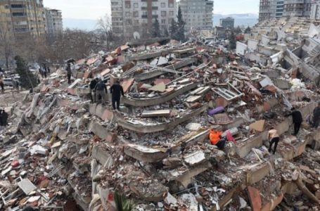12 të arrestuar lidhur me shembjen e ndërtesave në Turqi
