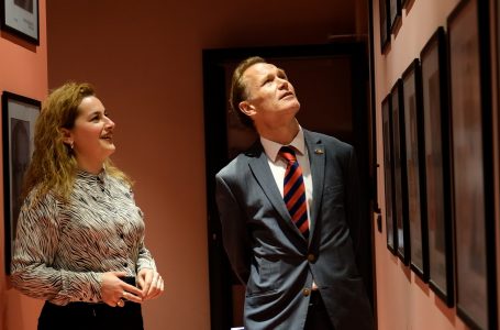 Ambasadori i Suedisë në Kosovë, Jonas Westerlund, ka vizituar TV Syrin dhe Top Radion