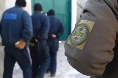 Brenda një kampi të burgosurish lufte në Ukrainë – ku mbahen qindra ushtarë rusë, rekrutë dhe mercenarë