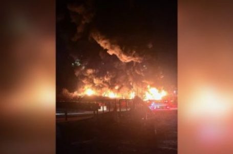 VIDEO/ Treni del nga shinat, shpërthen një zjarr i madh në Ohio