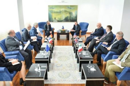 Kurti takohet me ambasadorët e QUINT-it