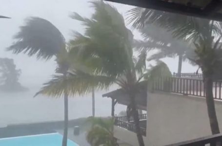 Pamje që tregojnë fuqinë e një cikloni tropikal që la të paktën katër të vdekur në Madagaskar