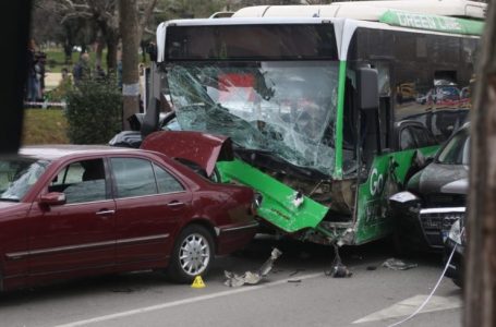 VIDEO/ Momenti i aksidentit të frikshëm në Tiranë