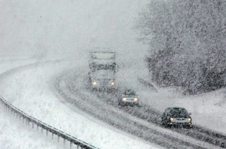 Erërat dhe stuhitë e borës ndërpresin energjinë elektrike dhe trafikun në disa pjesë të Ballkanit